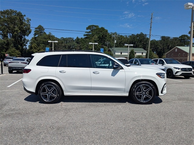 2026 Mercedes Benz GLS 450 4MATIC photo 2