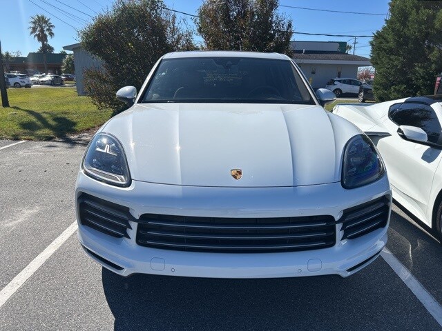 2022 Porsche Cayenne S photo 2