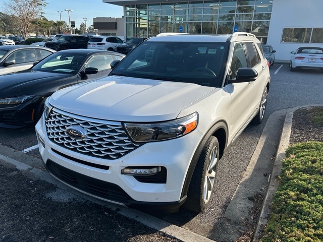 2022 Ford Explorer Platinum's photo