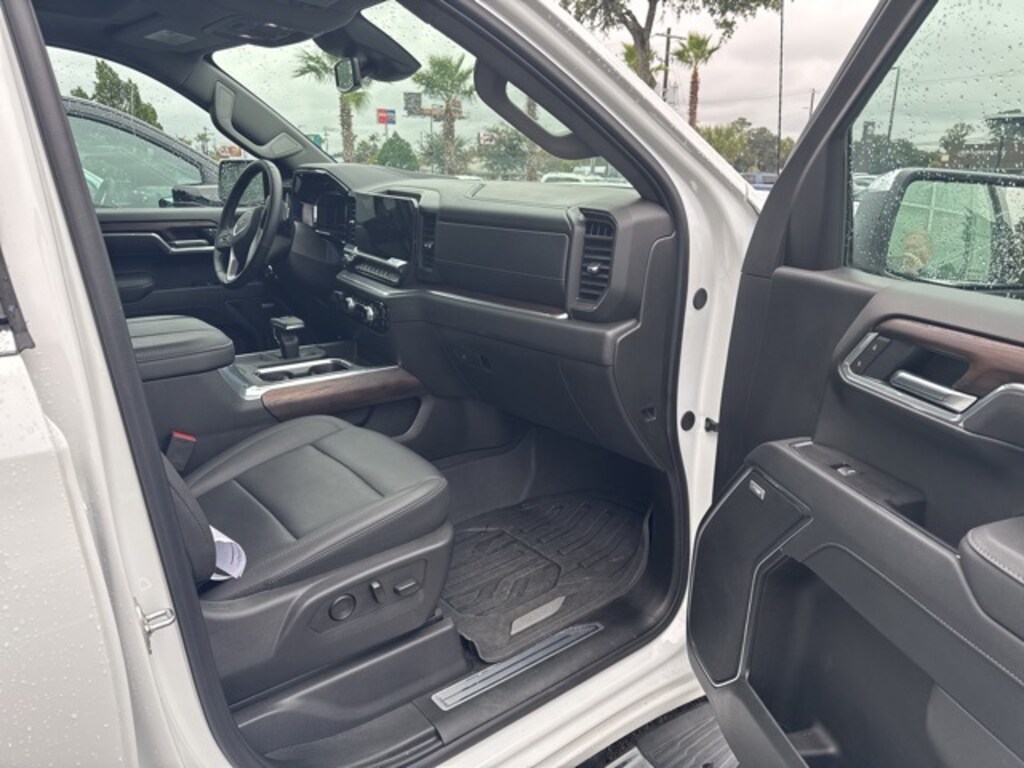 Used 2025 GMC Sierra 1500 SLT Truck Crew Cab