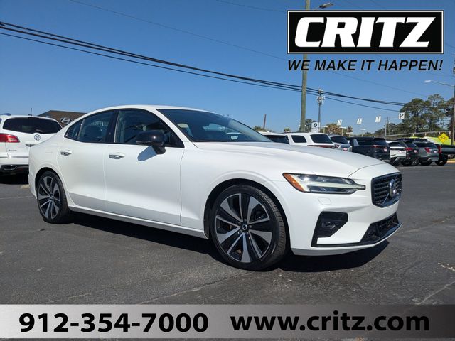 2022 Volvo S60 Momentum