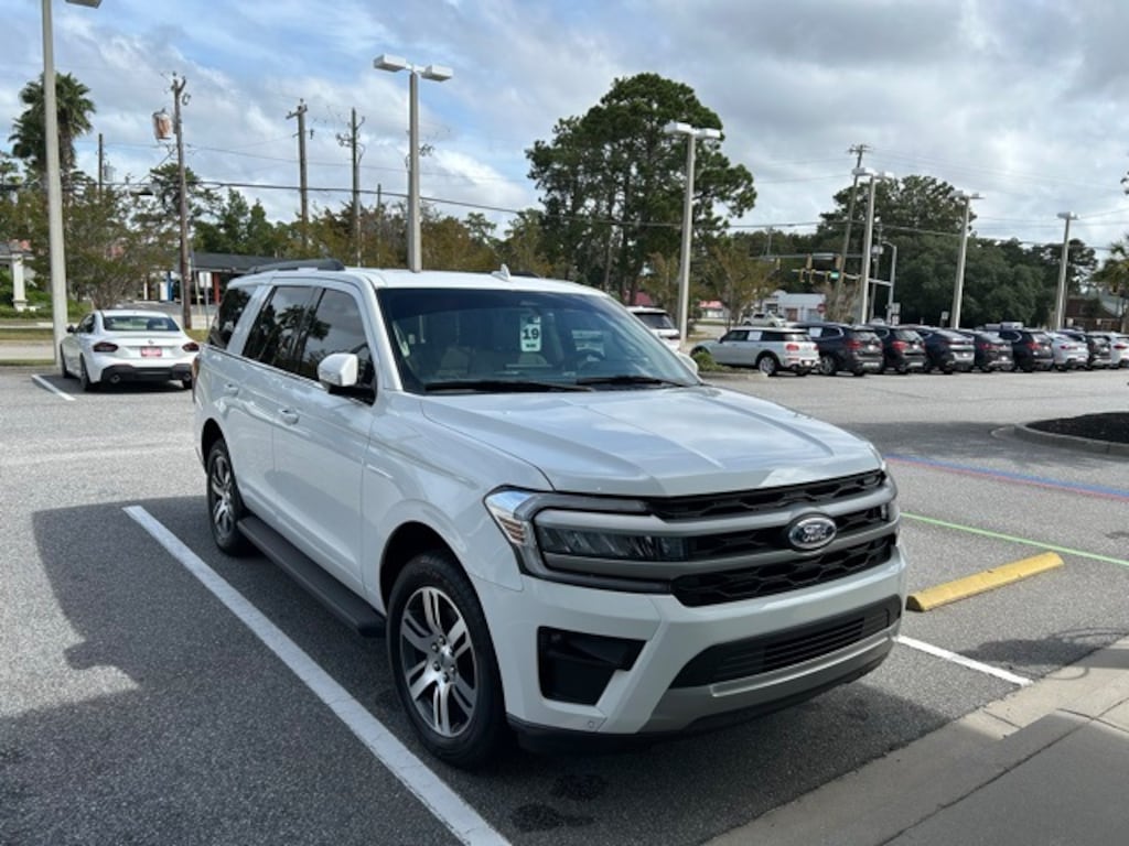 Used 2024 Ford Expedition XLT SUV