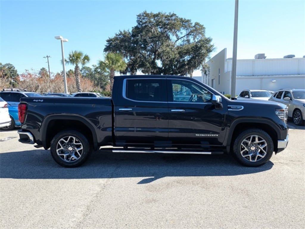 Used 2022 GMC Sierra 1500 SLT Truck Crew Cab
