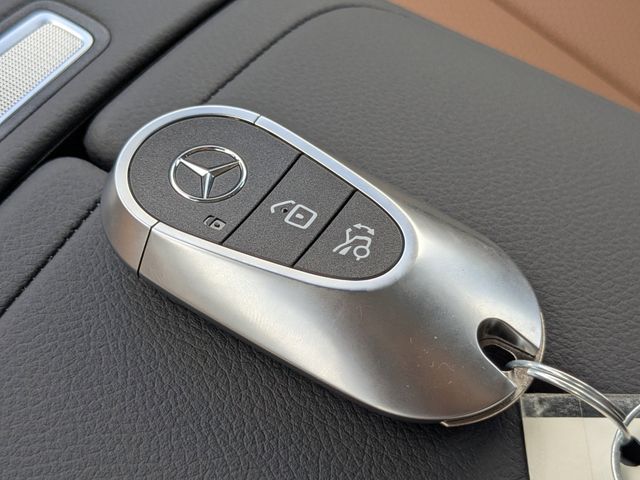 2026 Mercedes-Benz E-Class E350 - Photo 32