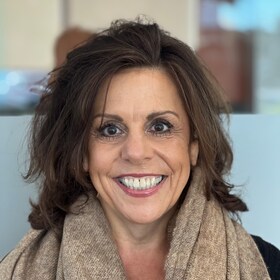 Staff member Sandy Pearle from ID_870912