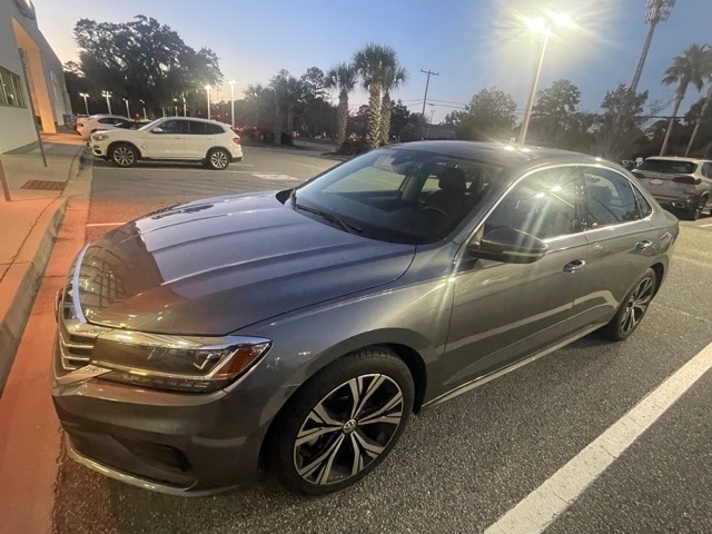 2022 Volkswagen Passat SE's photo