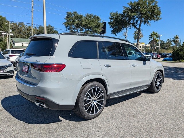 2026 Mercedes Benz GLS 450 4MATIC photo 3