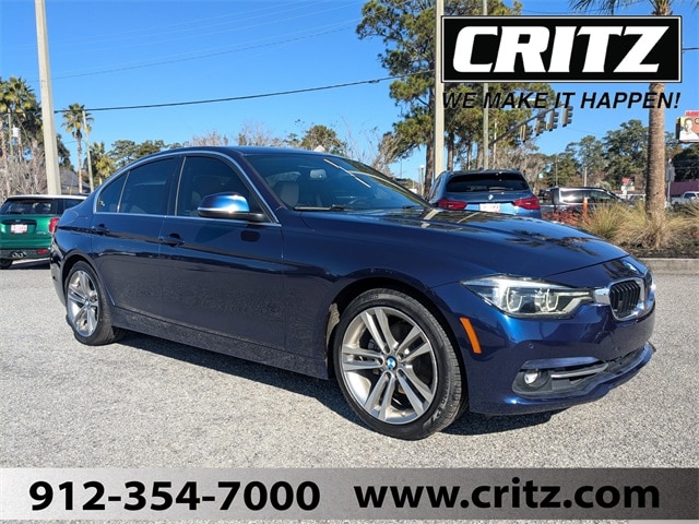 2017 BMW 3 Series 330i's photo