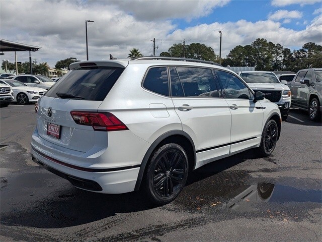 2022 Volkswagen Tiguan SE R-Line Black photo 4