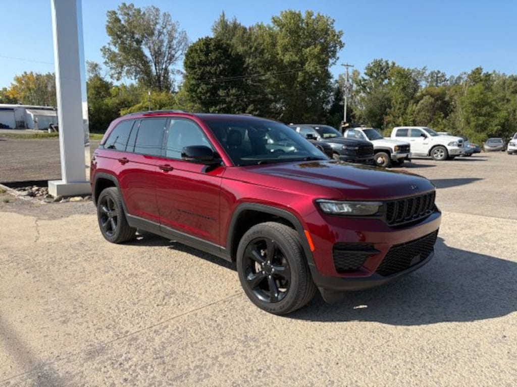 Used 2023 Jeep Grand Cherokee Laredo SUV