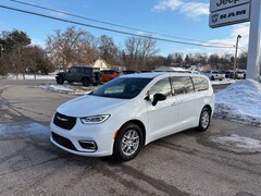 2026 Chrysler Pacifica SELECT Passenger Van