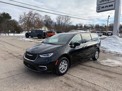 2026 Chrysler Pacifica SELECT Passenger Van