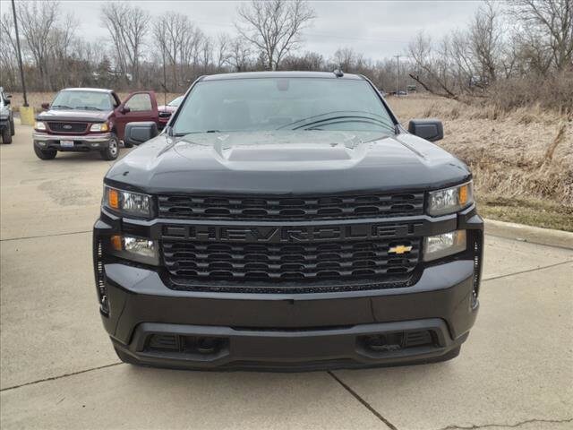 Used 2021 Chevrolet Silverado 1500 Custom with VIN 1GCRYBEH5MZ114362 for sale in Hudson, MI