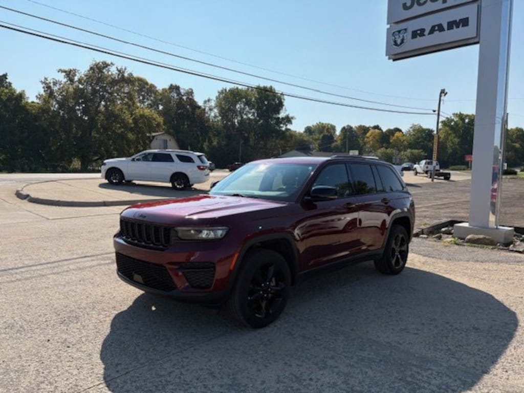 Used 2023 Jeep Grand Cherokee Laredo SUV
