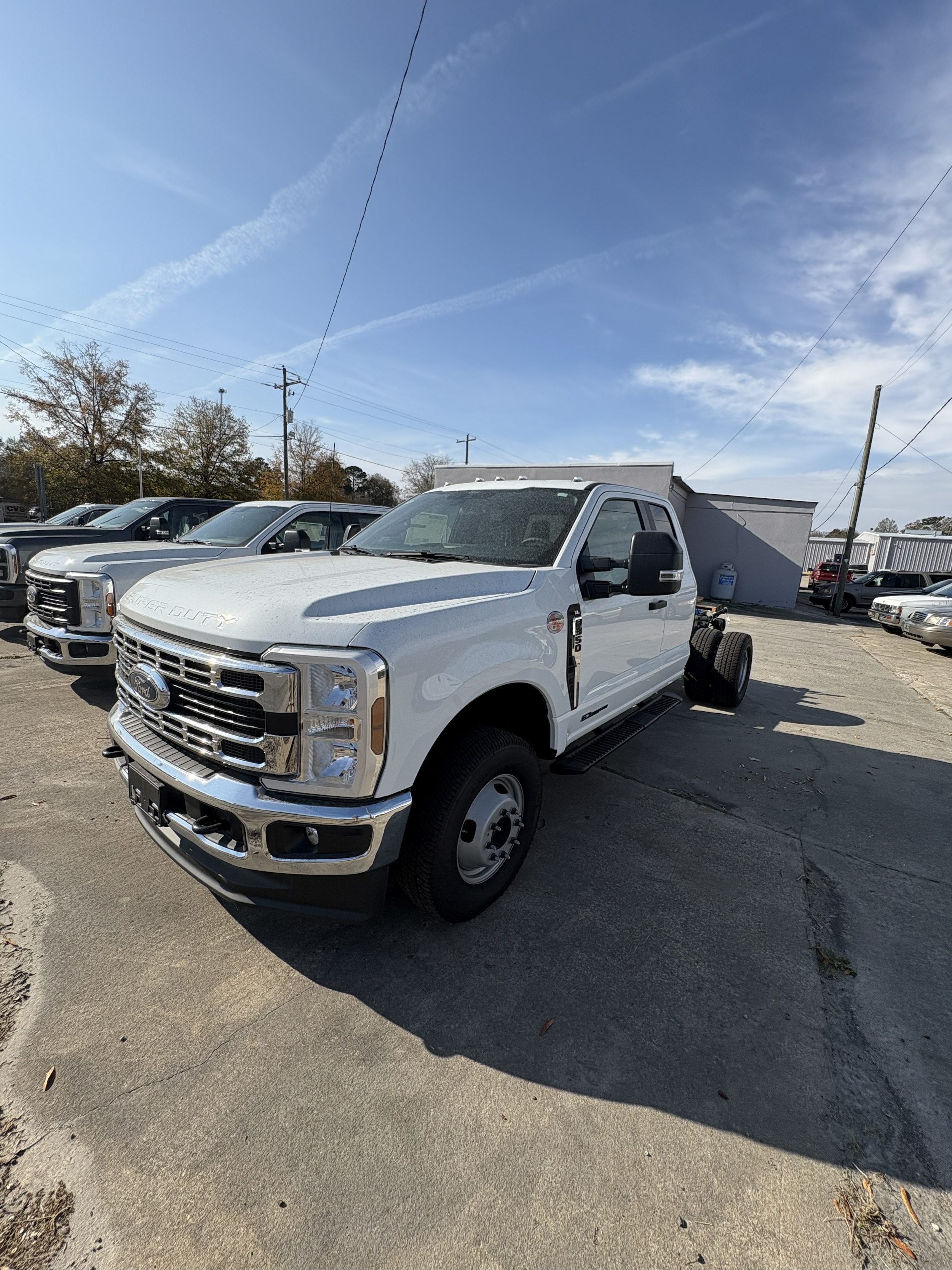 2025 Ford F-350 Super Duty Chassis Cab XL's photo