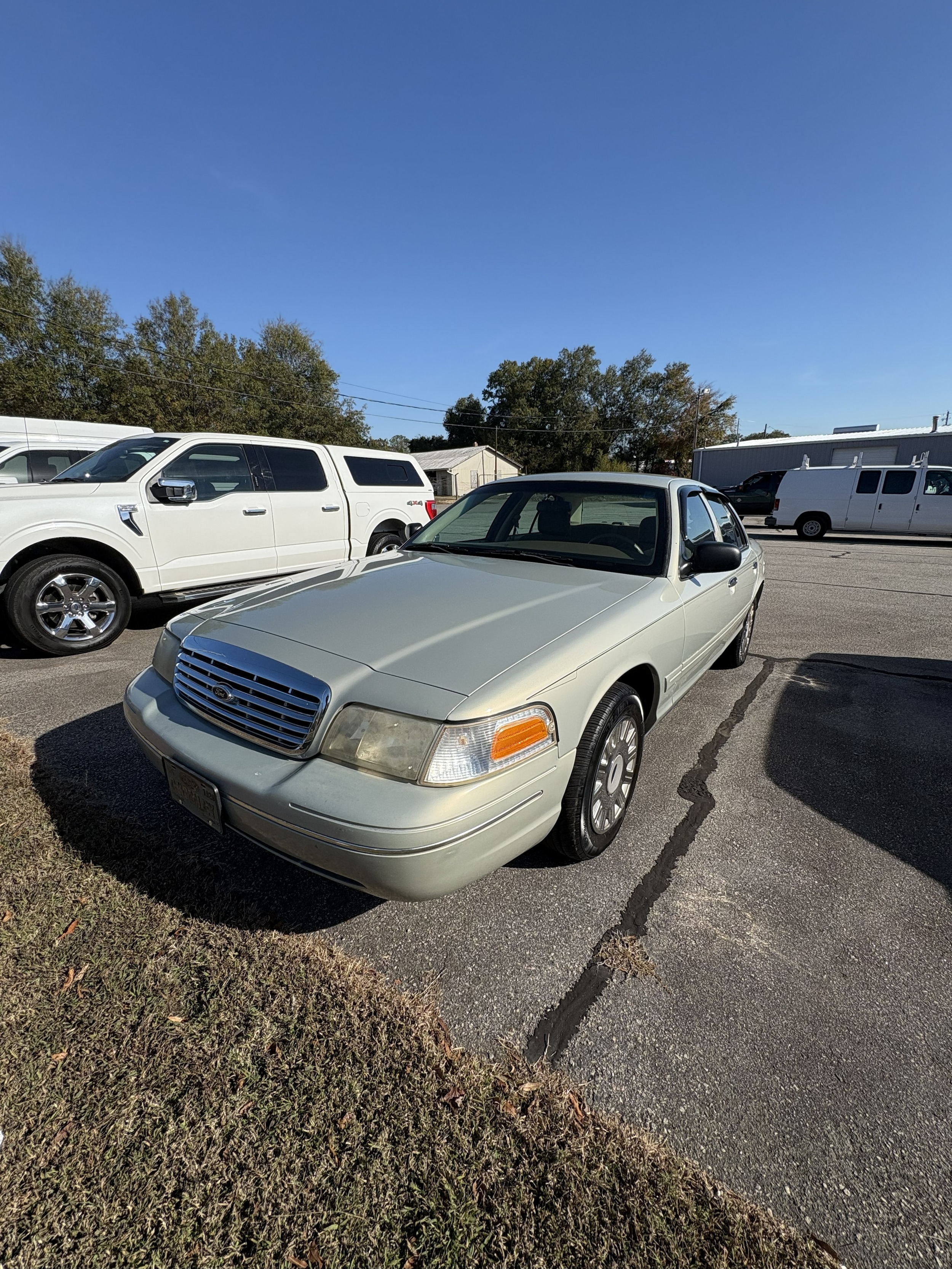 2004 Ford Crown Victoria Police's photo