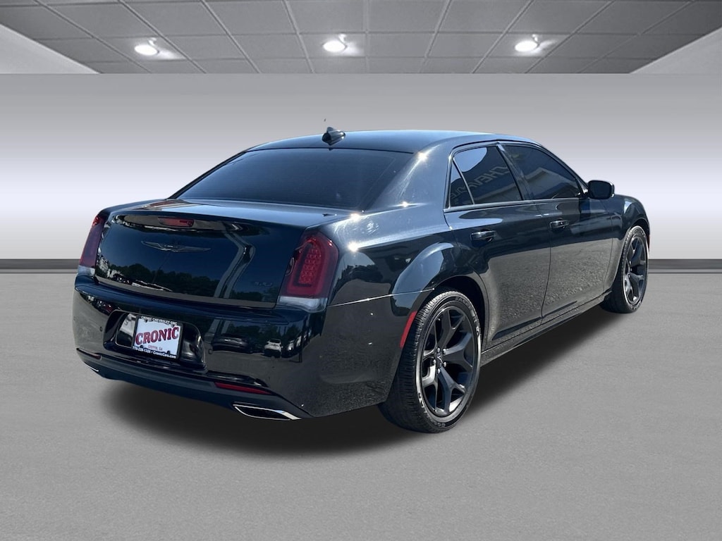 Used 2022 Chrysler 300 Touring L