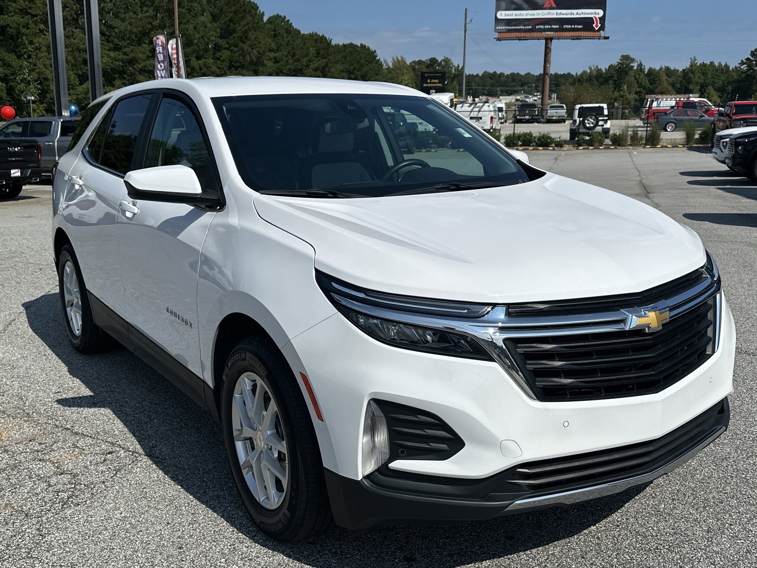 2024 Chevrolet Equinox LT photo 2