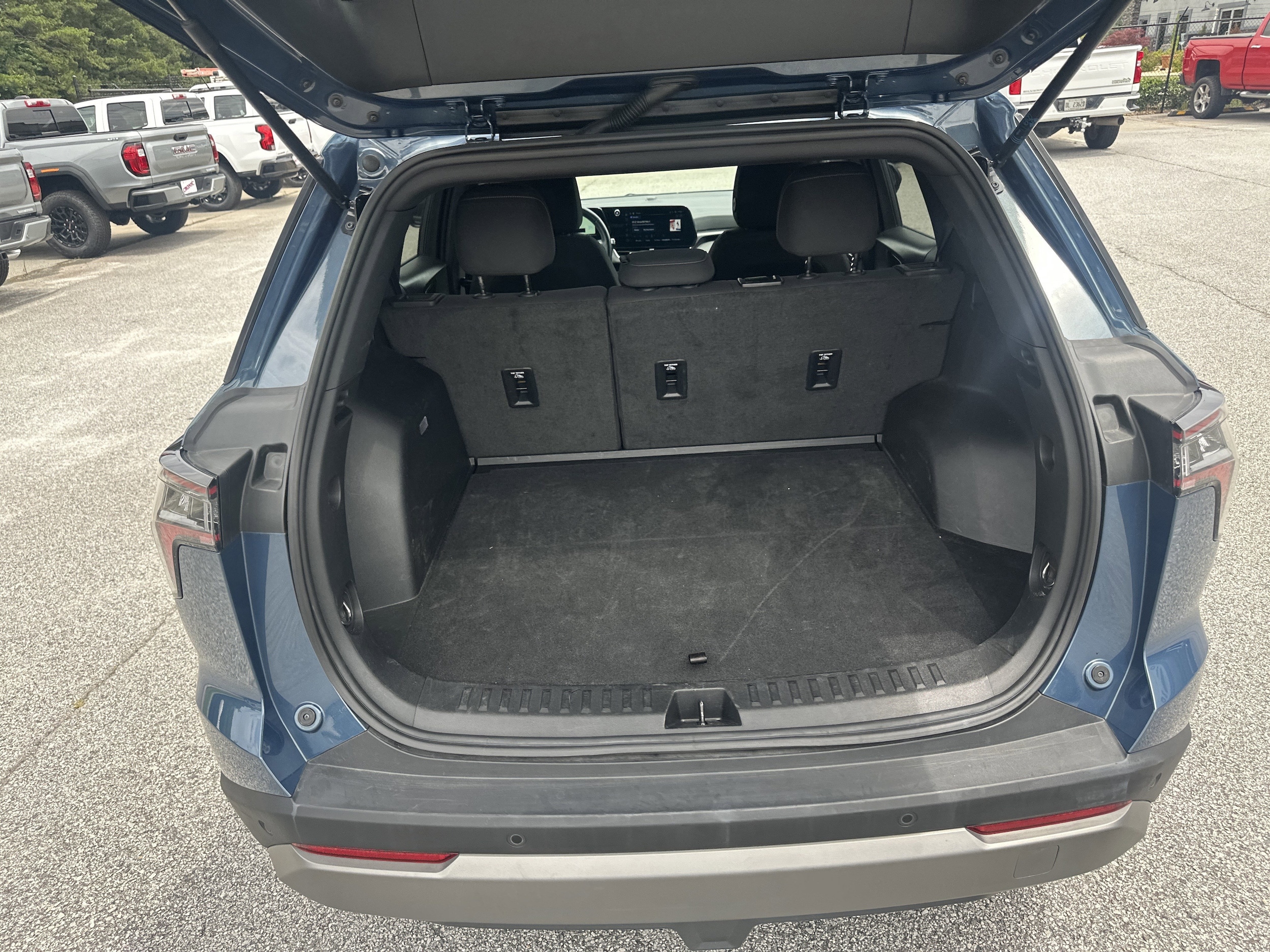 2025 Chevrolet Equinox LT - Photo 18