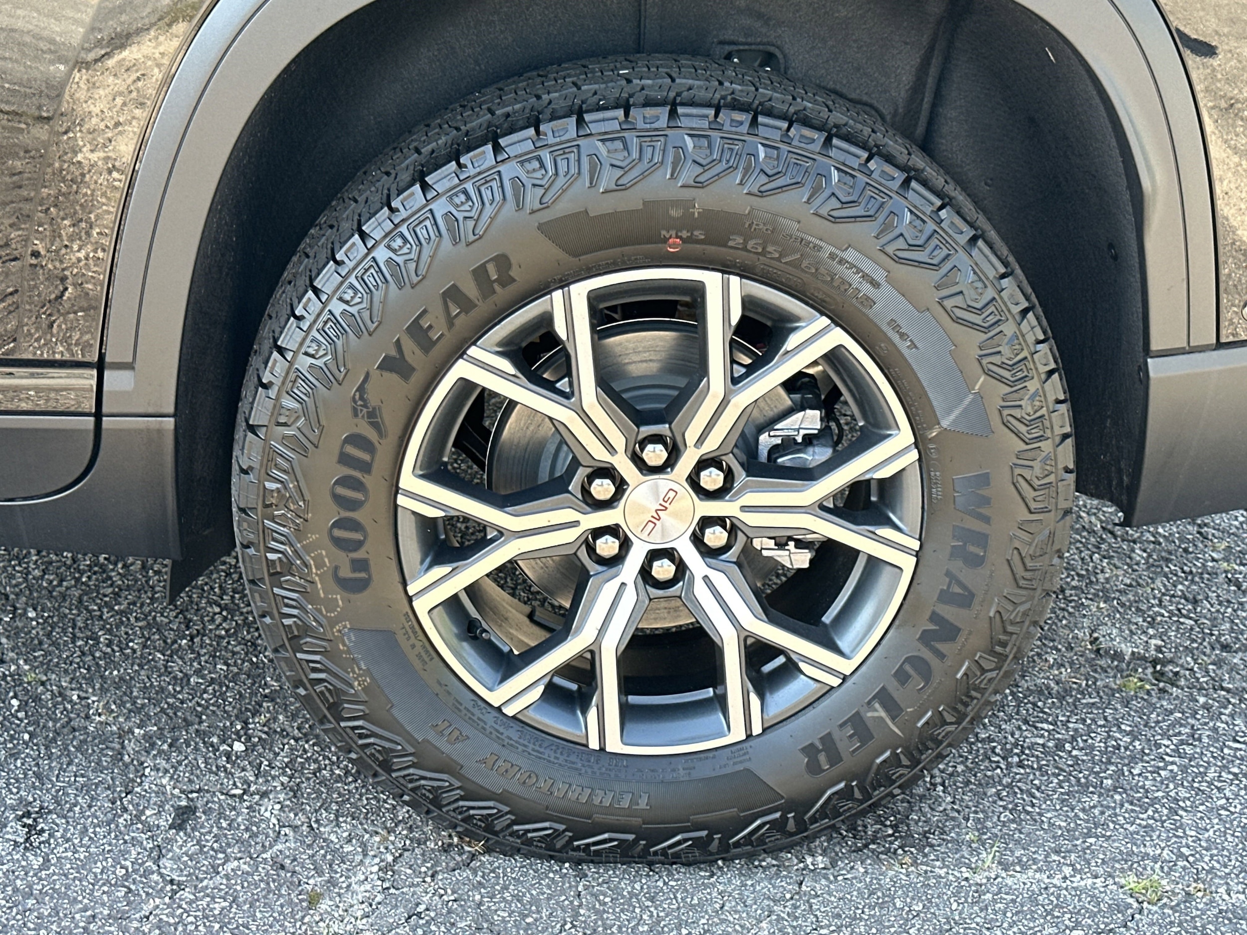 2025 GMC Acadia AT4 - Photo 20