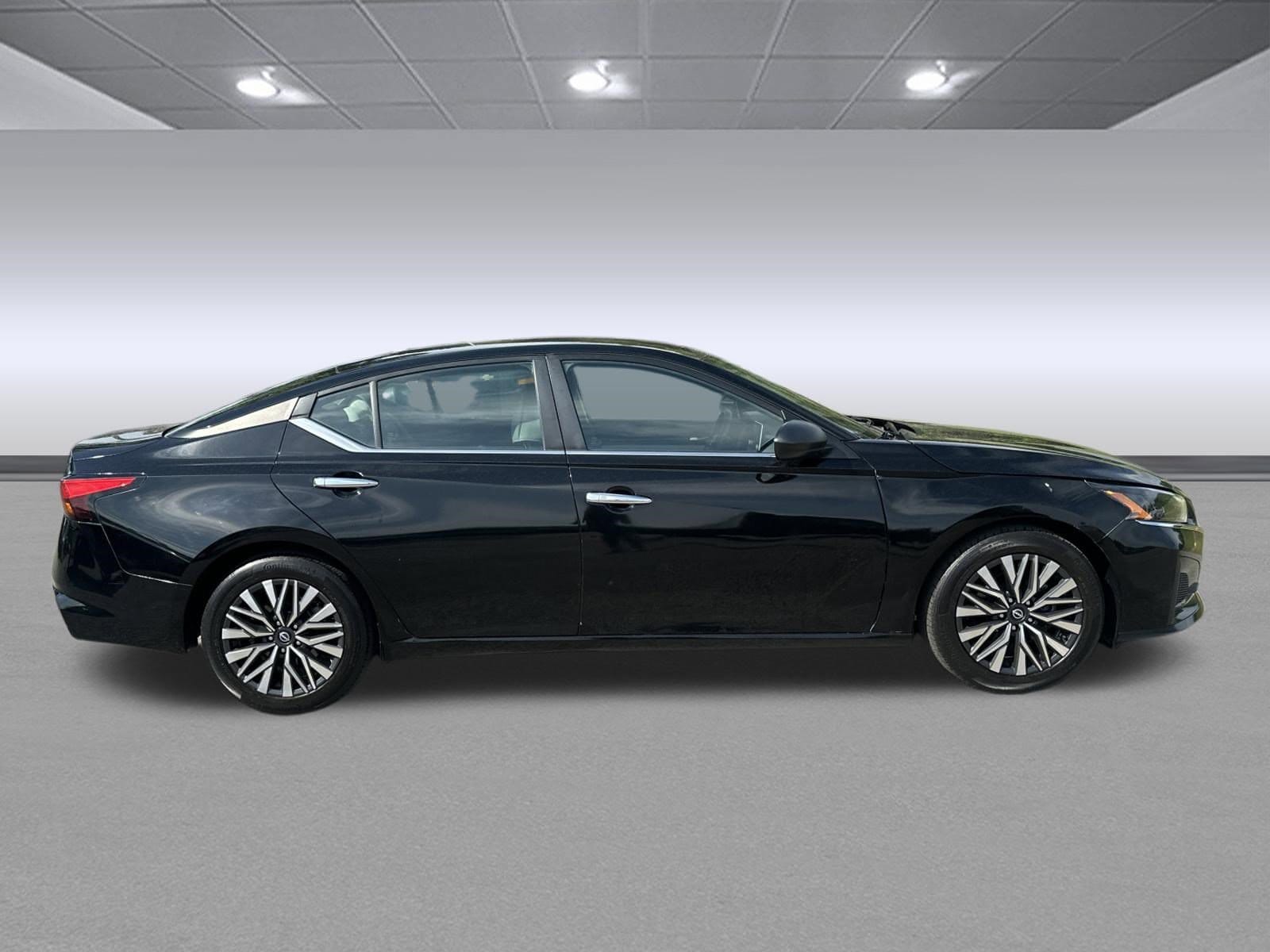 Used 2024 Nissan Altima SV with VIN 1N4BL4DV8RN310948 for sale in Griffin, GA