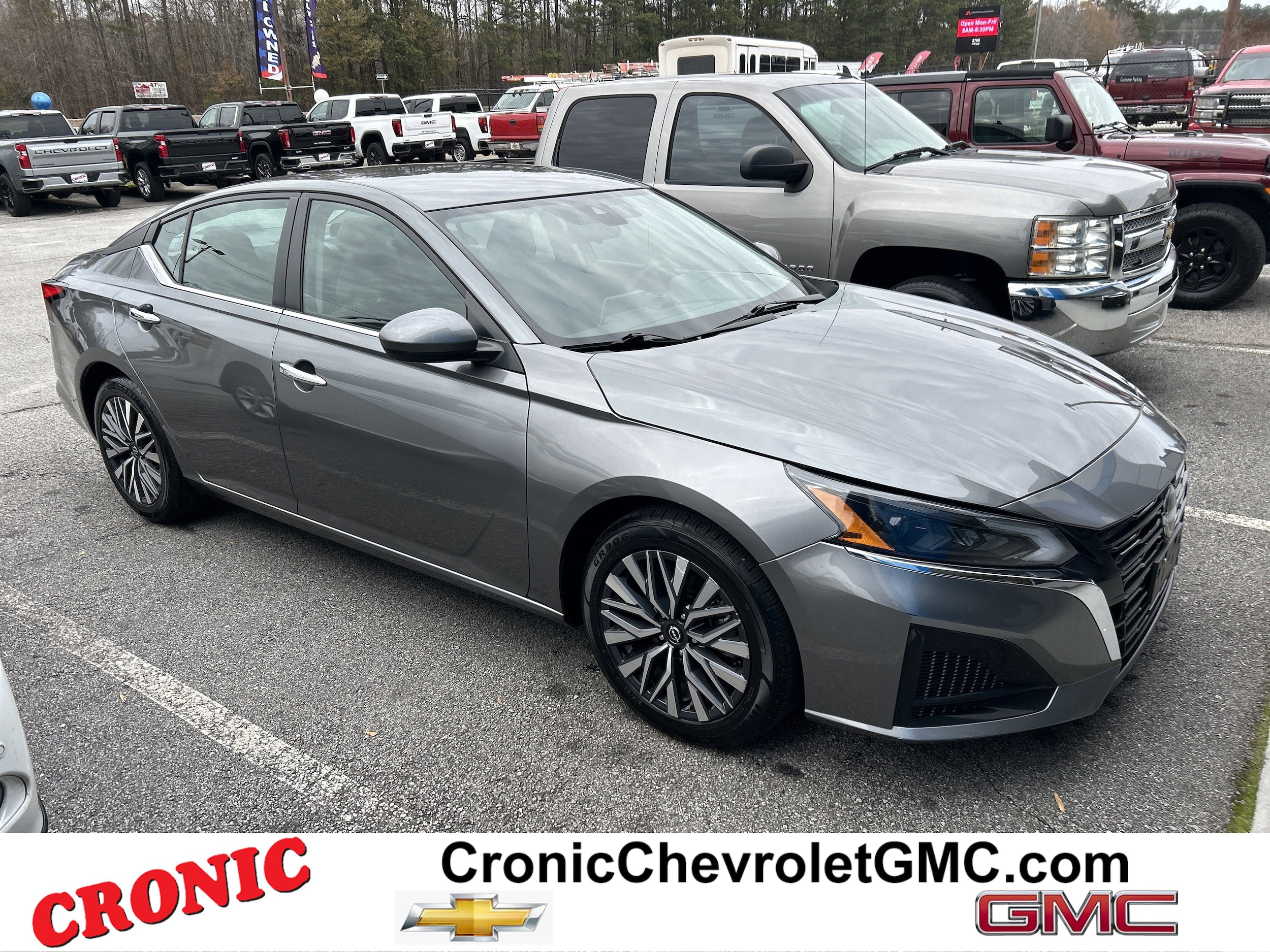 2023 Nissan Altima SV's photo