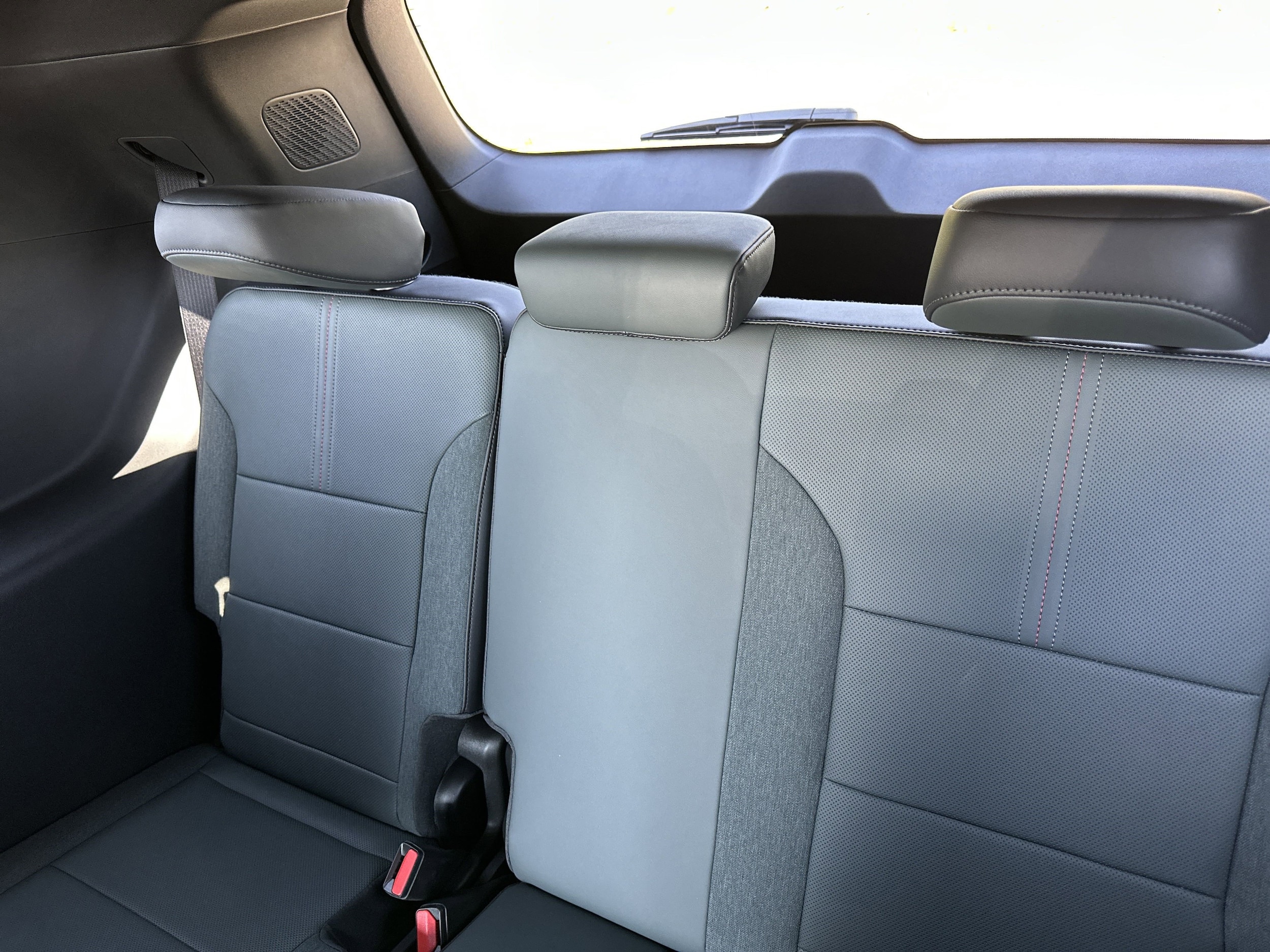 2025 GMC Acadia AT4 - Photo 25