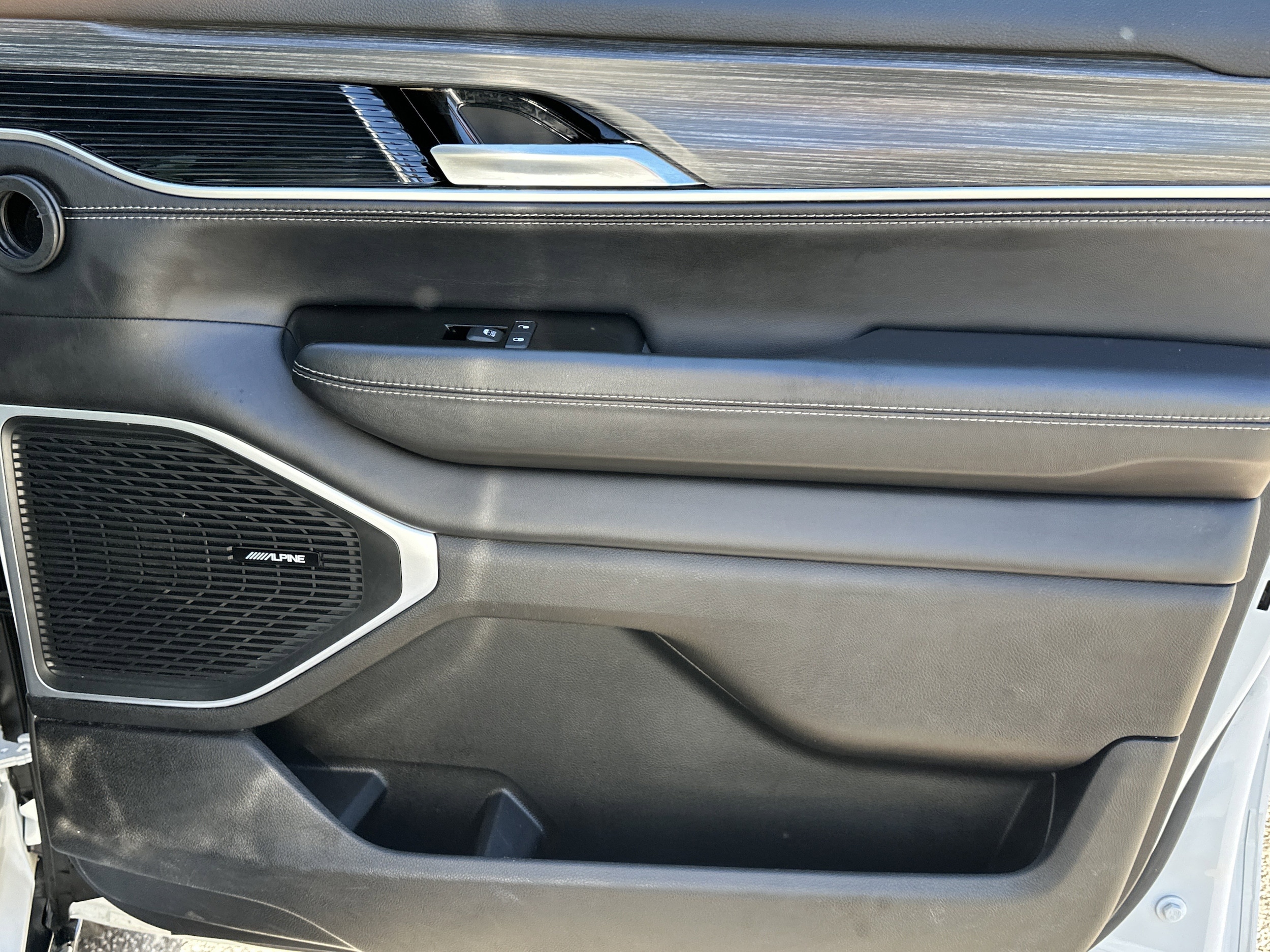 2024 Jeep Wagoneer Series II - Photo 14