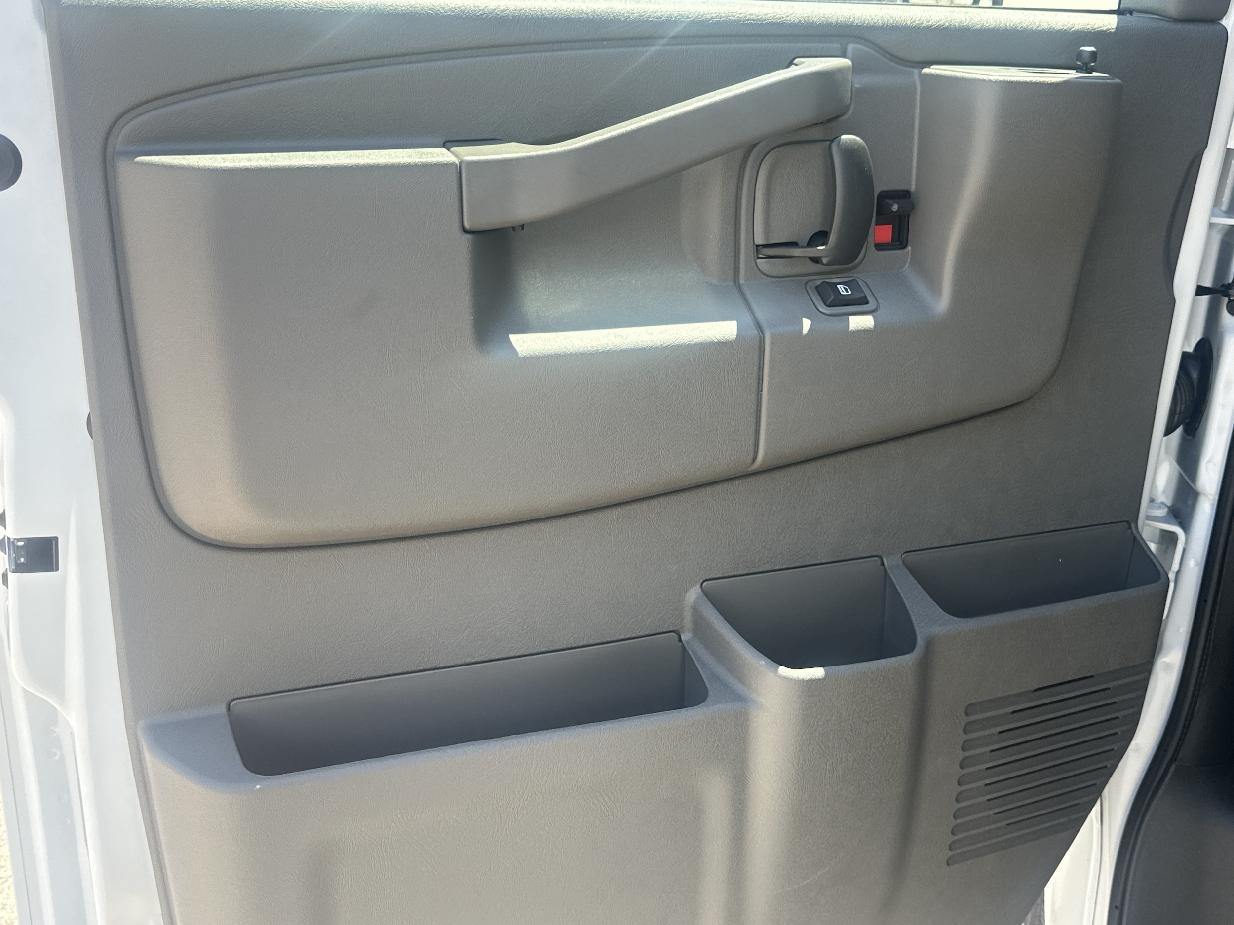2026 Chevrolet Express Cargo Work Van - Photo 10