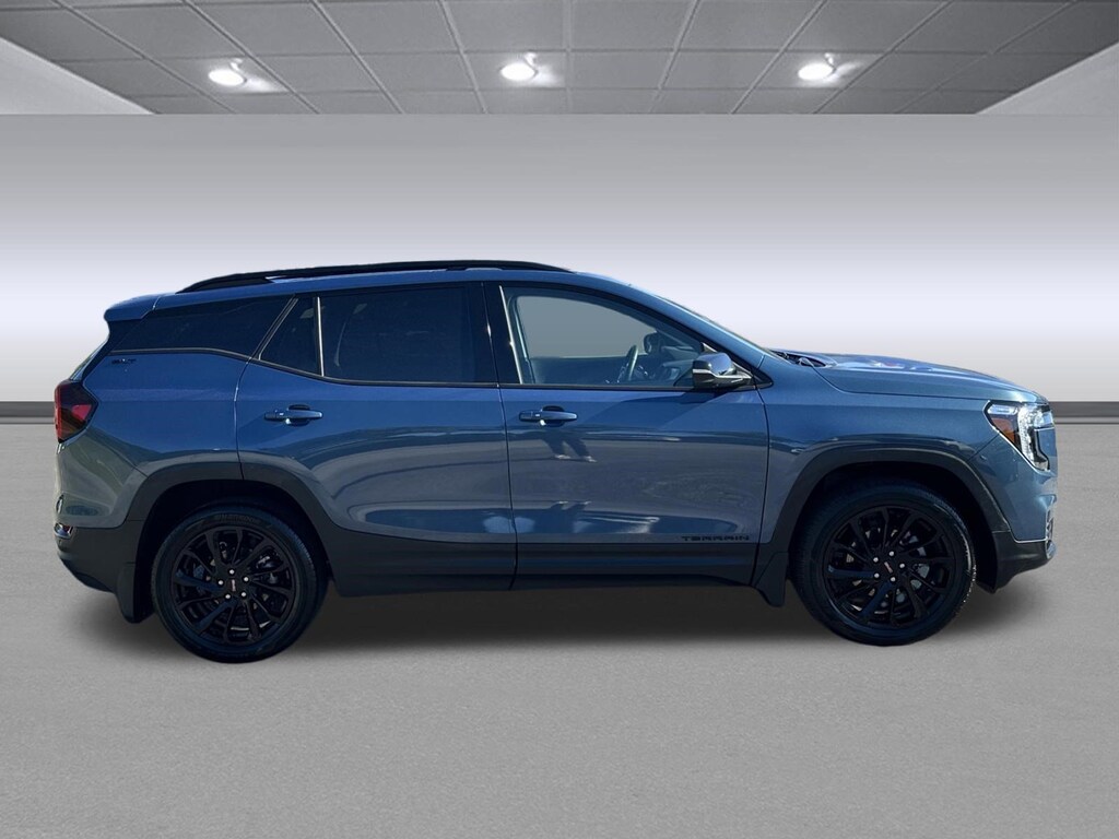 Used 2024 GMC Terrain SLT SUV