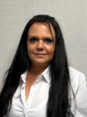 Staff member Linda Farr from ID_b22a2aec2915