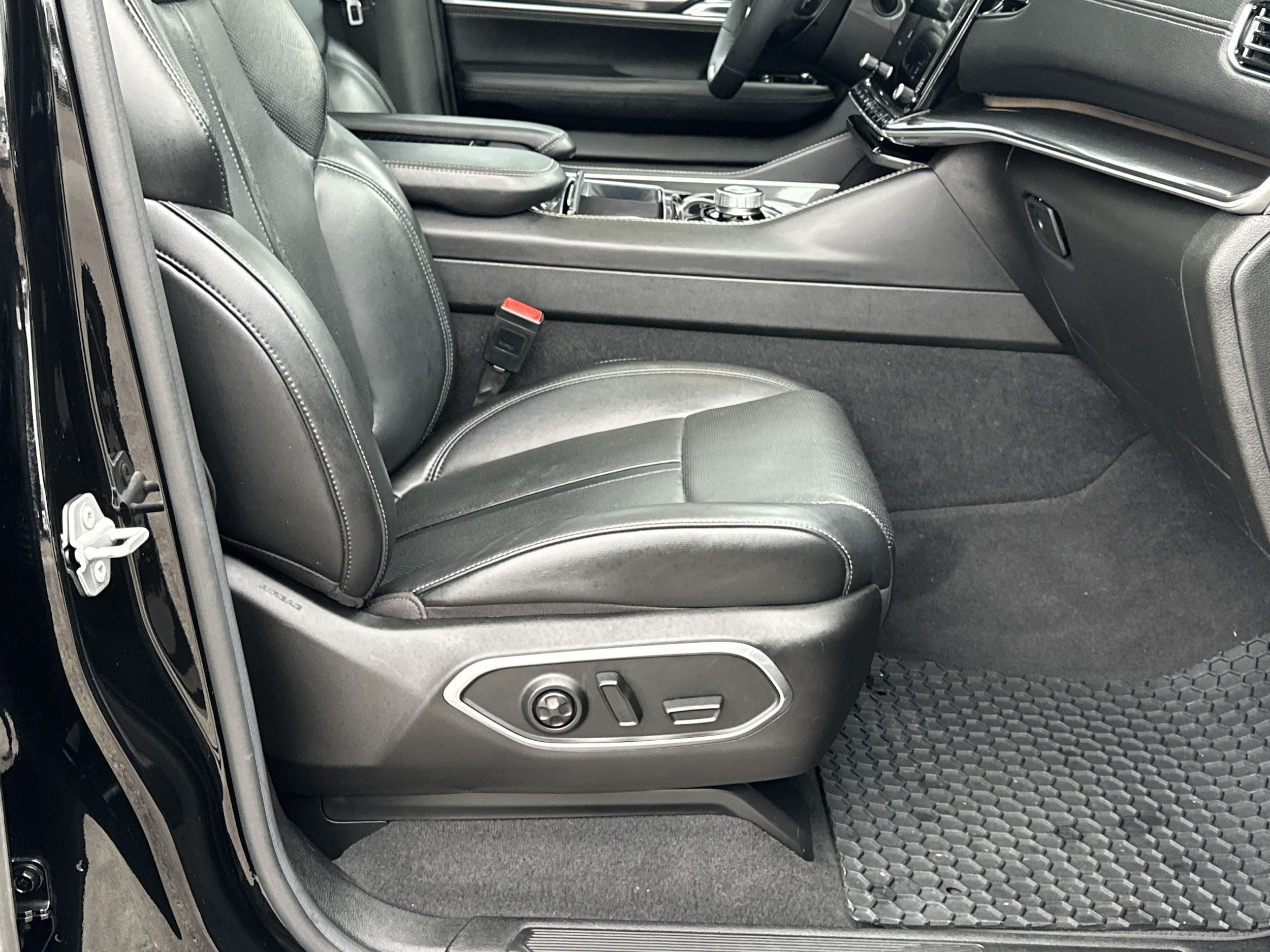 2022 Jeep Wagoneer Series I - Photo 13