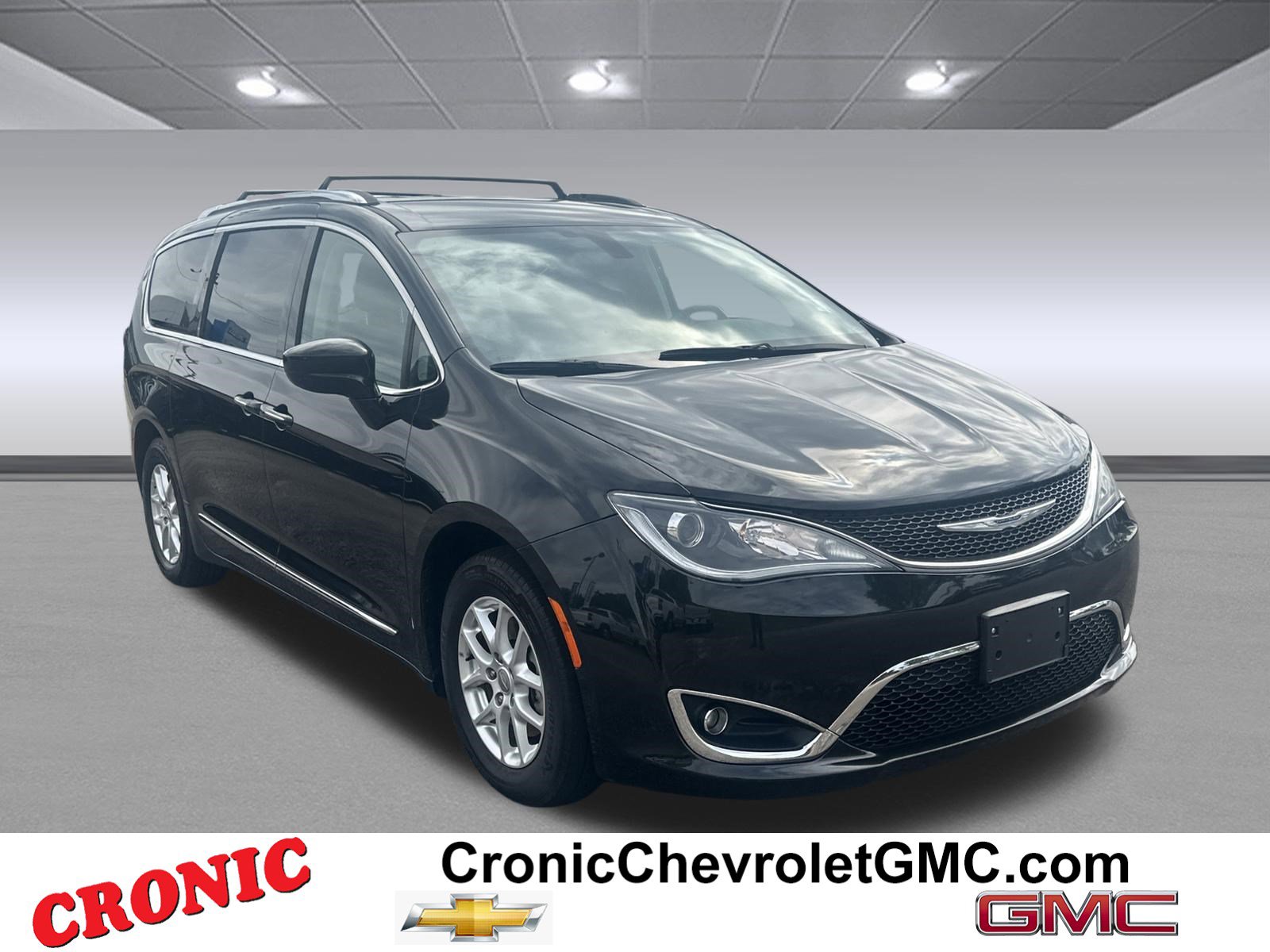 2020 Chrysler Pacifica Touring L's photo