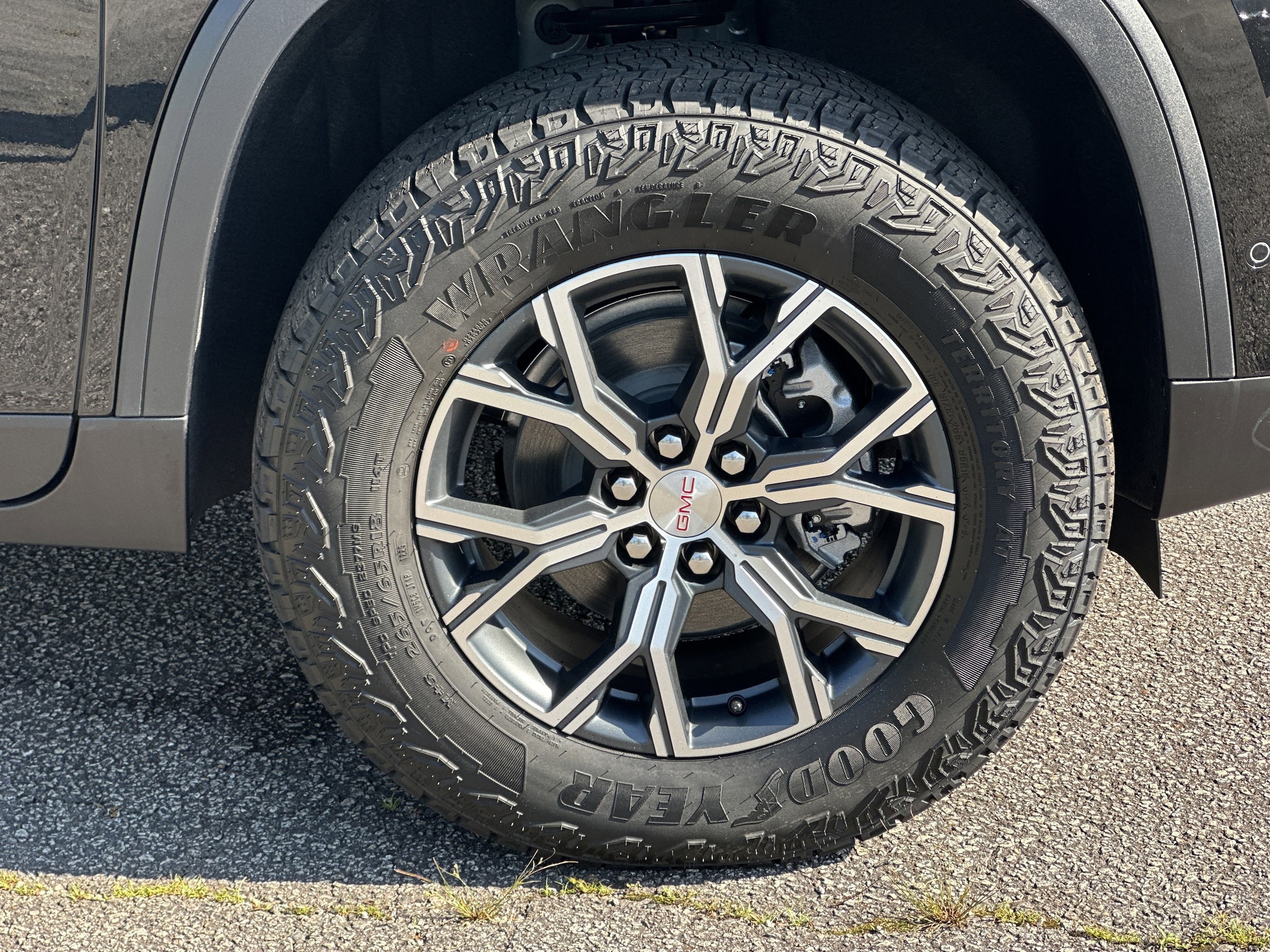 2025 GMC Acadia AT4 - Photo 12