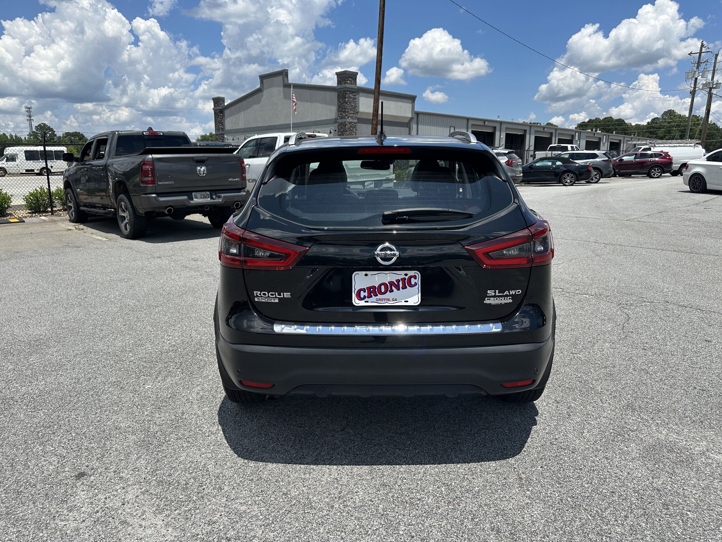2022 Nissan Rogue Sport SL photo 2