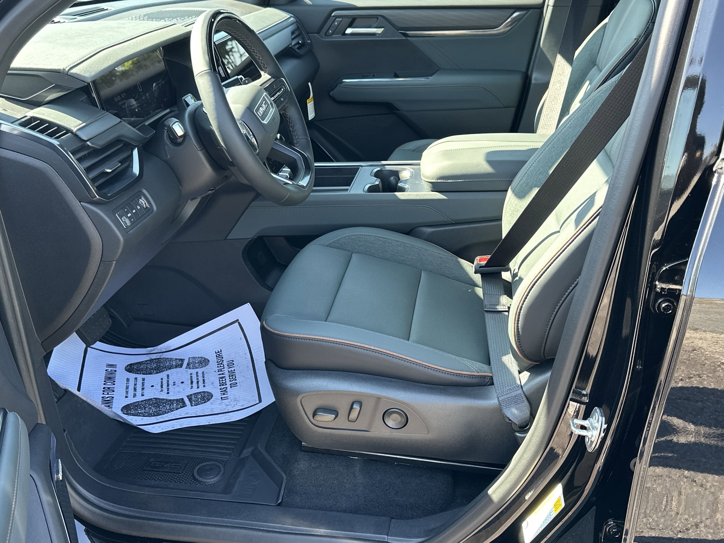 2025 GMC Acadia AT4 - Photo 9