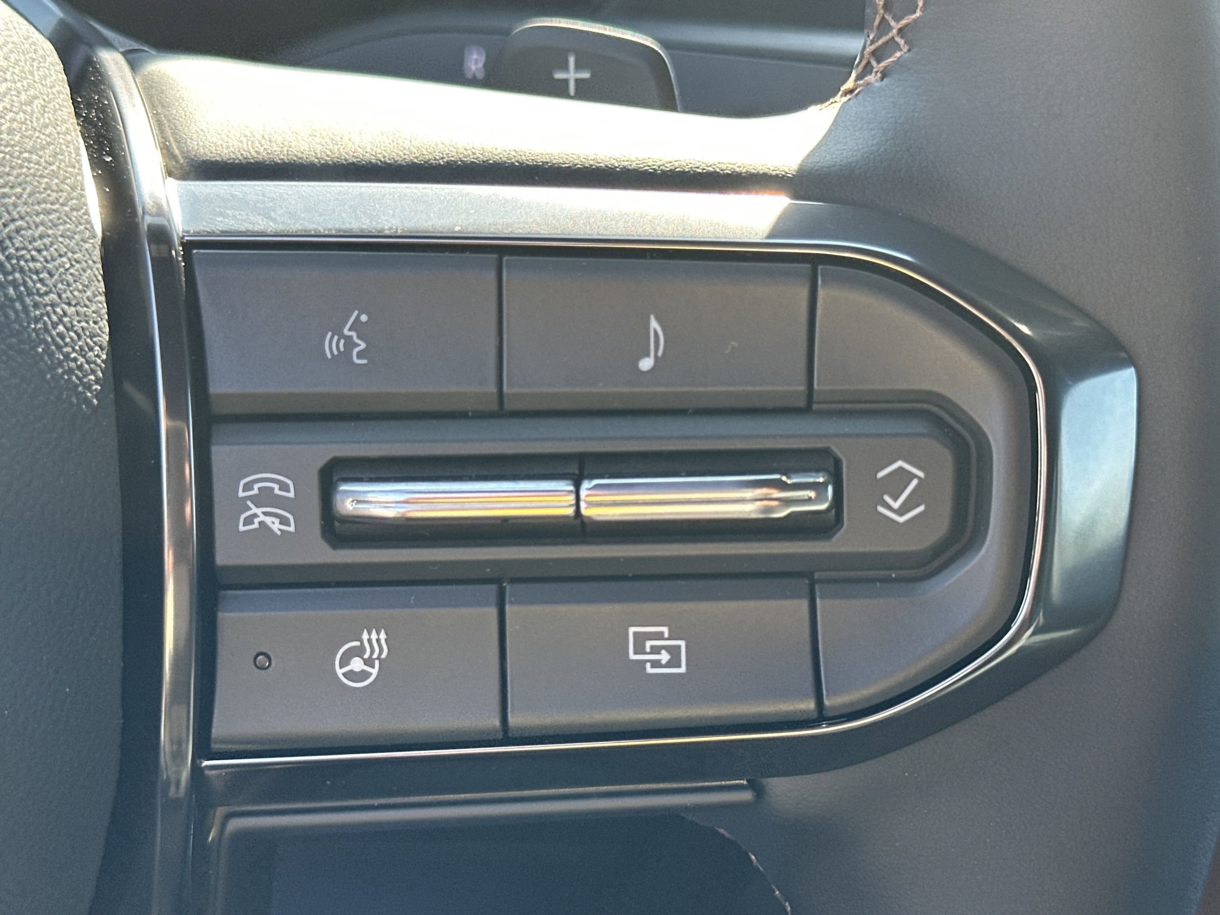 2025 GMC Acadia AT4 - Photo 27