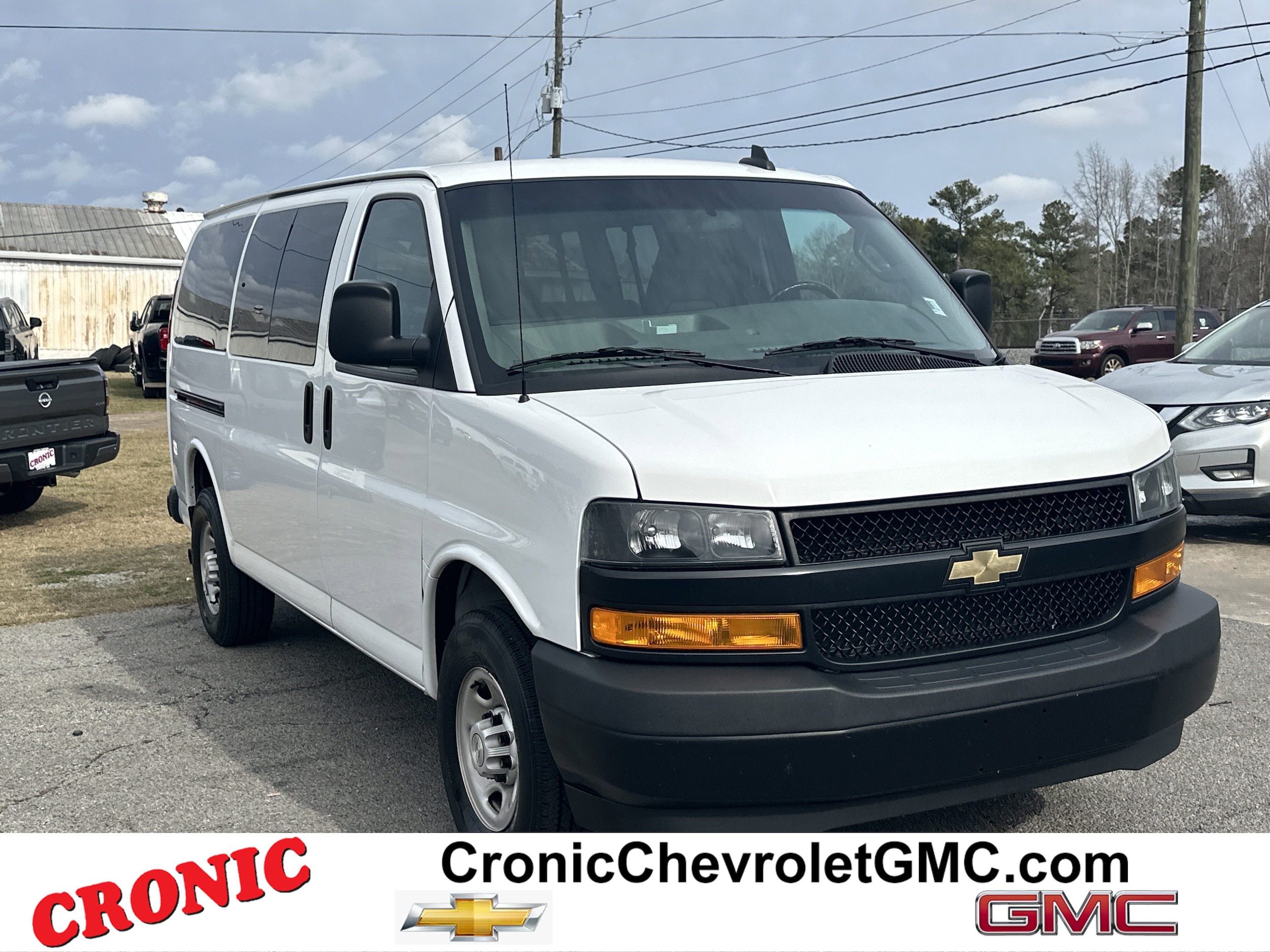 2023 Chevrolet Express Passenger LS's photo