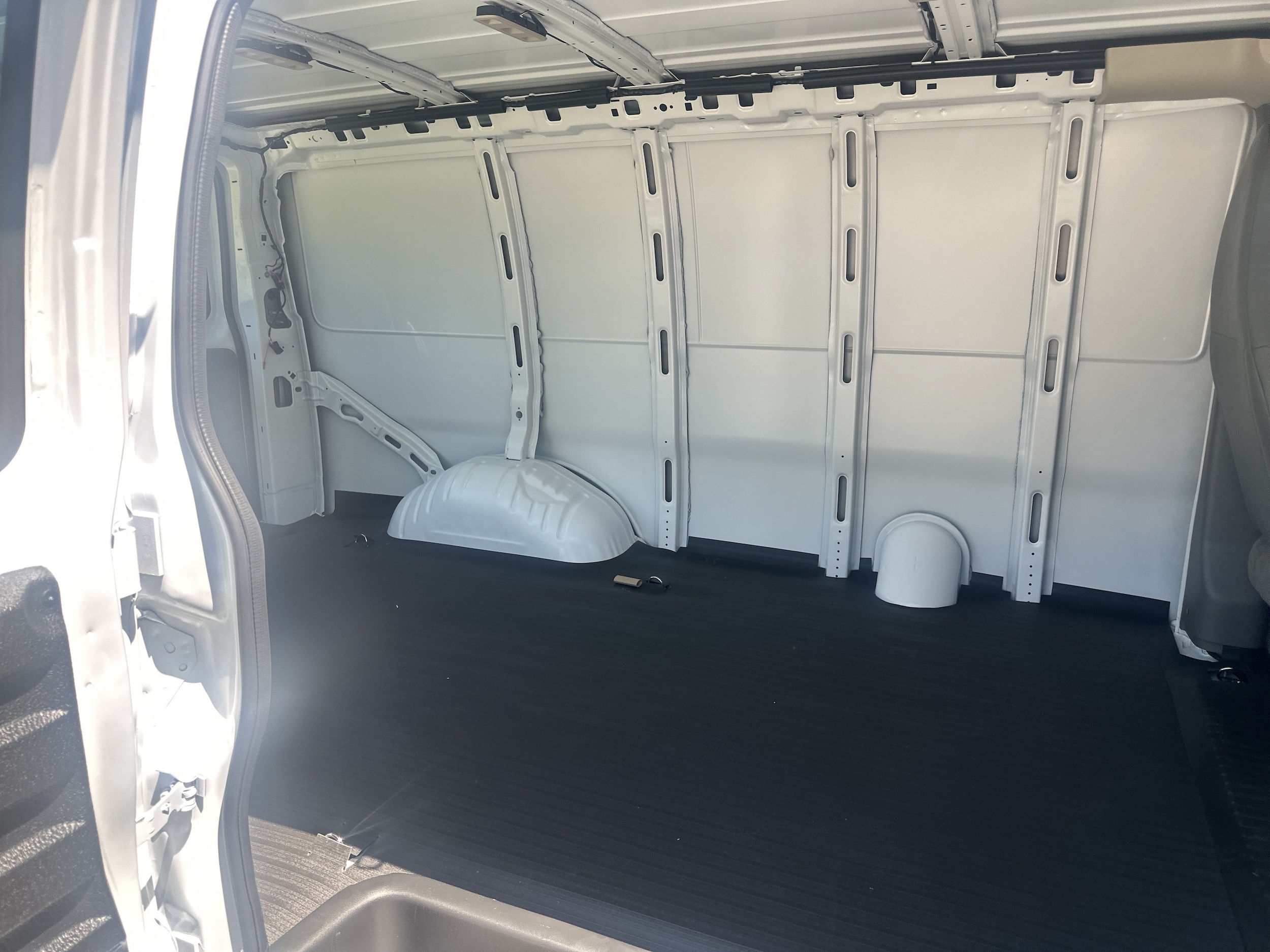 2026 Chevrolet Express Cargo Work Van - Photo 15