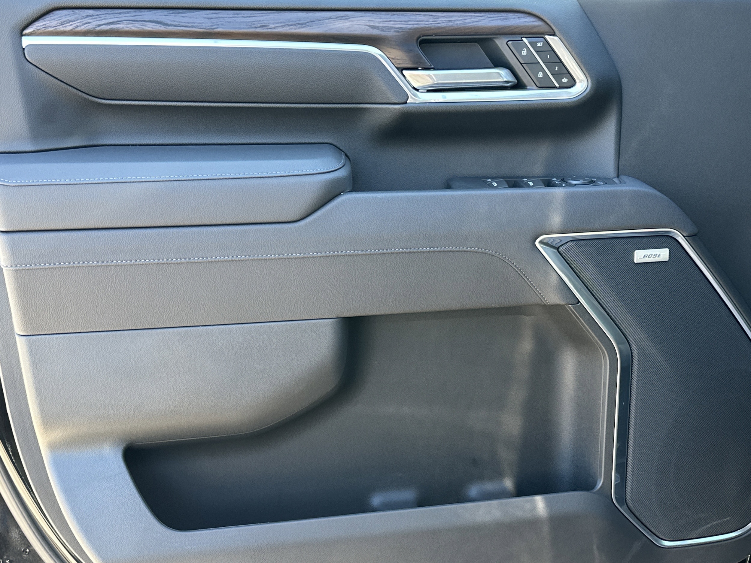 2025 GMC Sierra 2500HD SLT - Photo 10