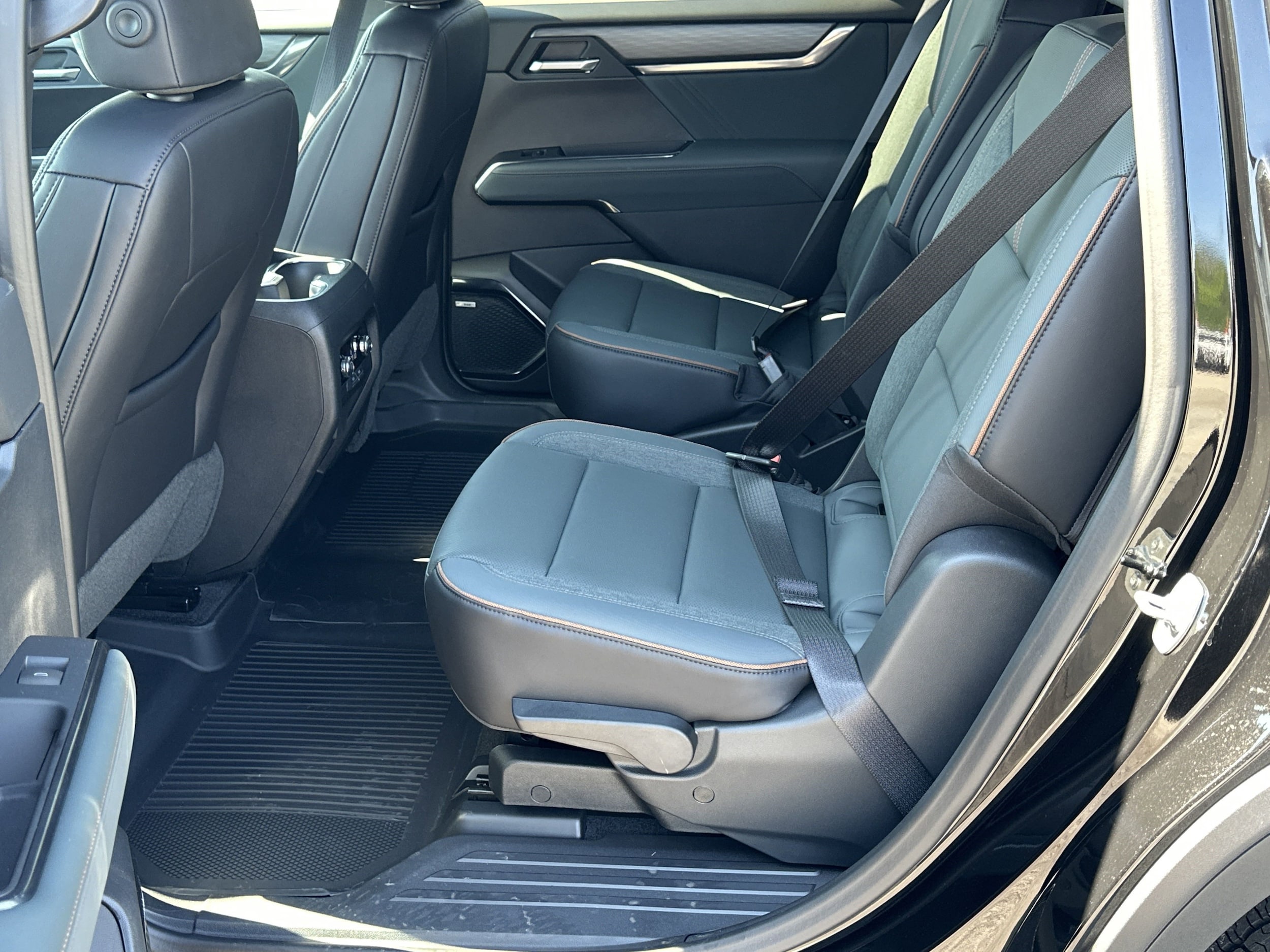 2025 GMC Acadia AT4 - Photo 21