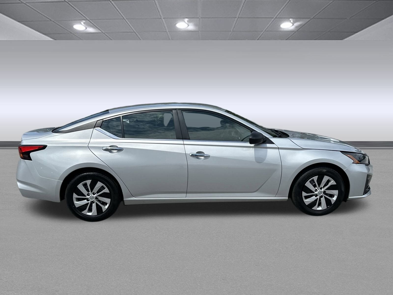 2024 Nissan Altima 2.5 S photo 2