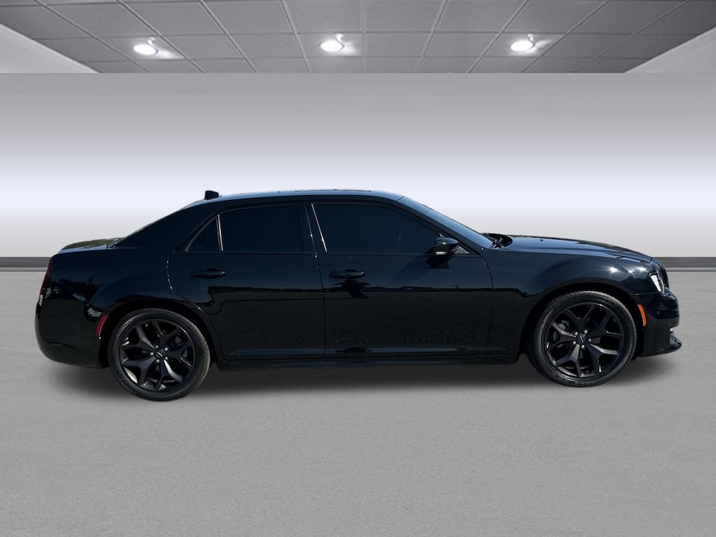 Used 2022 Chrysler 300 Touring L