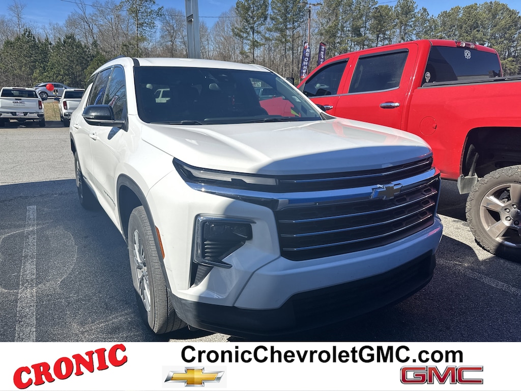 Used 2025 Chevrolet Traverse LT SUV