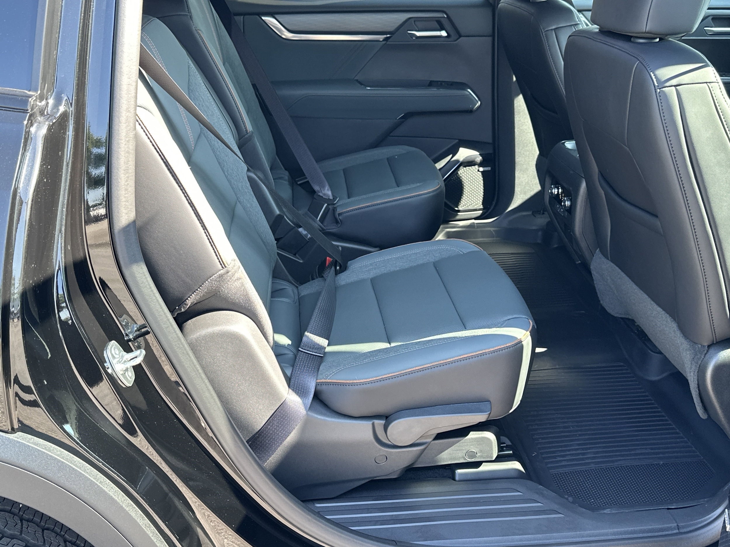 2025 GMC Acadia AT4 - Photo 15