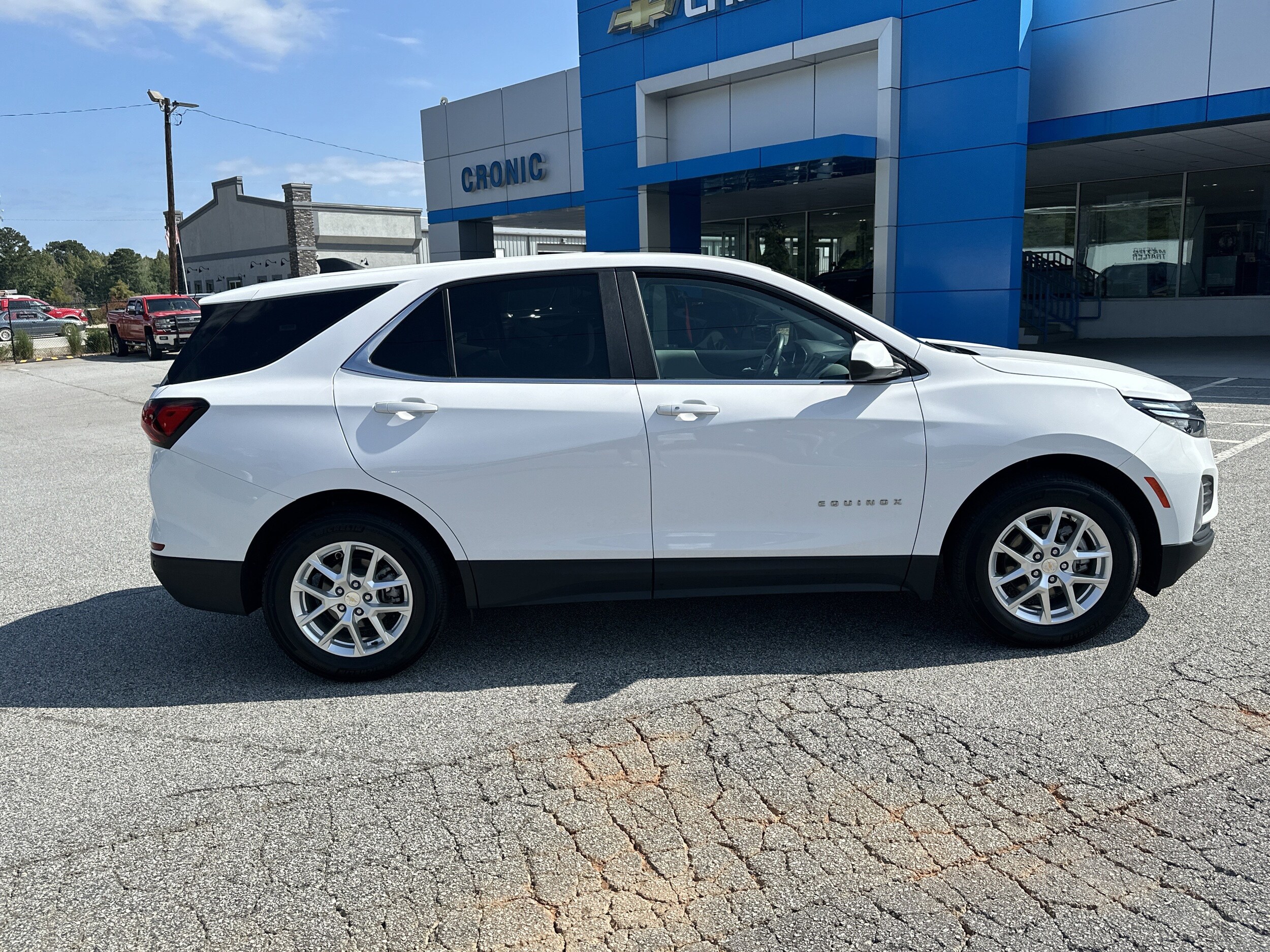 2024 Chevrolet Equinox LT photo 3