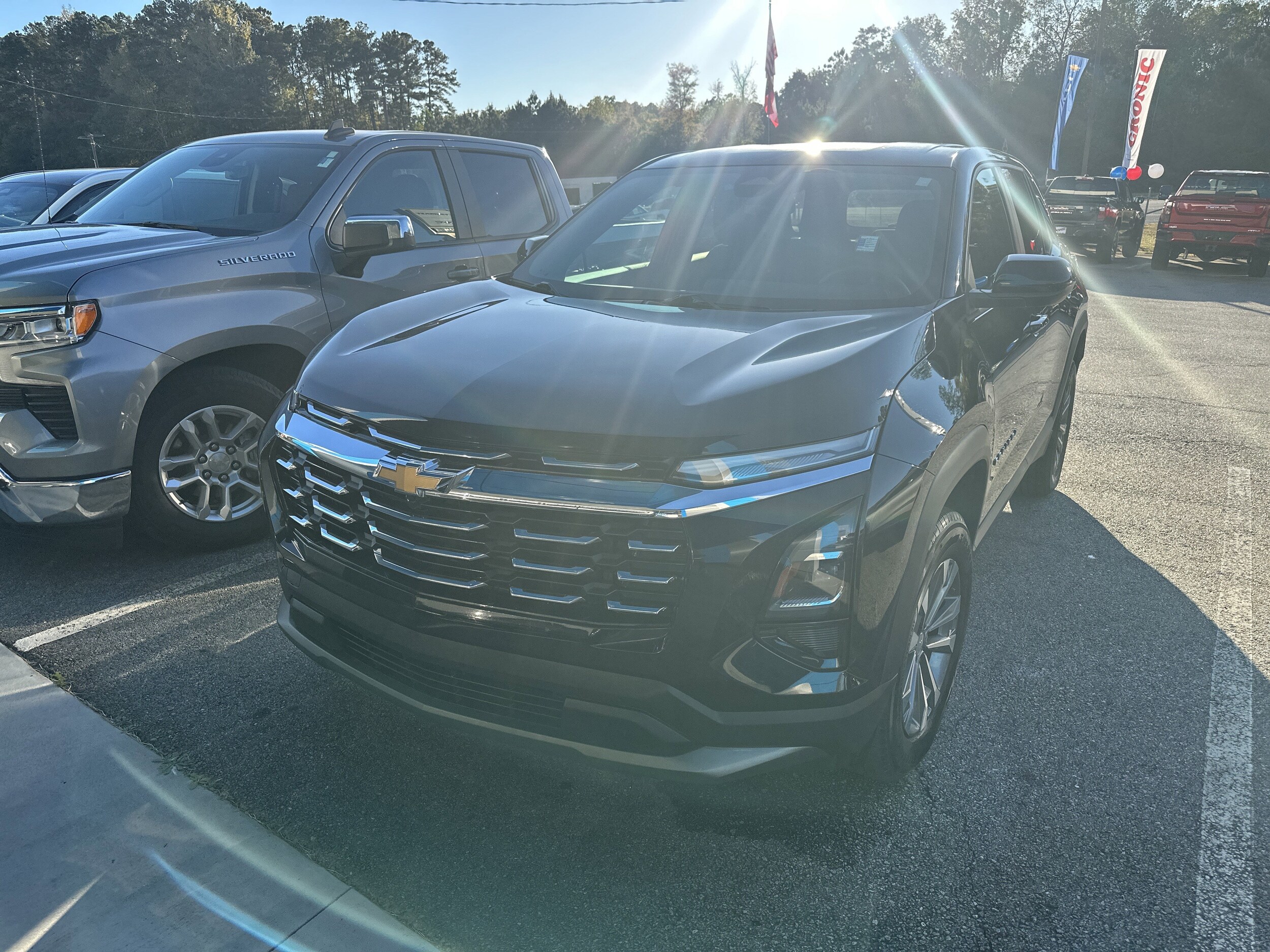 2025 Chevrolet Equinox LT photo 2