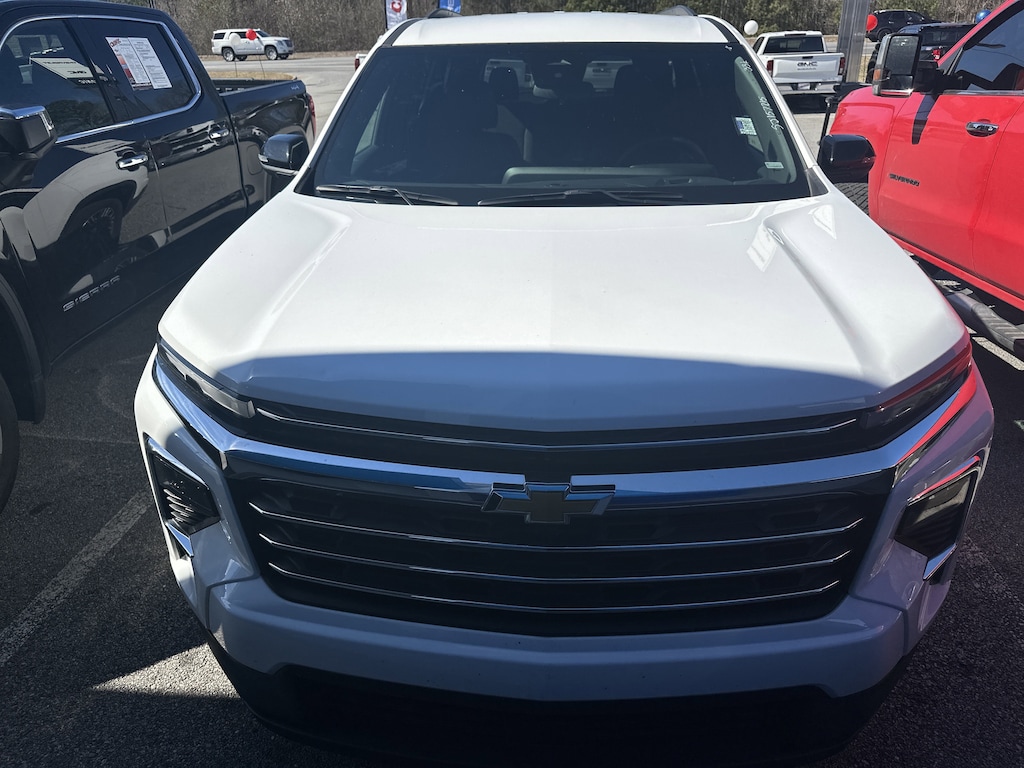 Used 2025 Chevrolet Traverse LT SUV