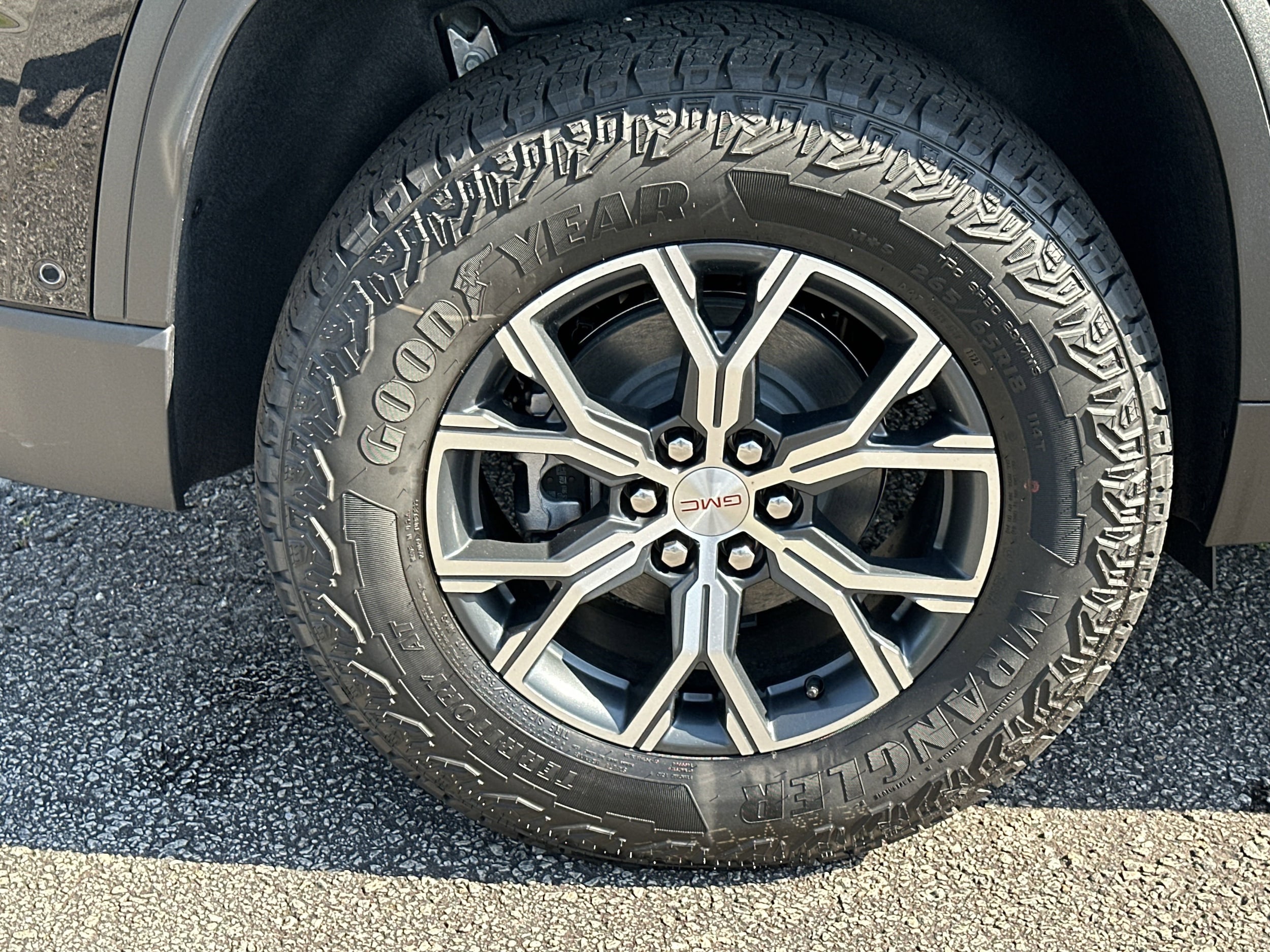 2025 GMC Acadia AT4 - Photo 17