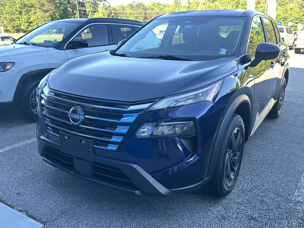 Used 2024 Nissan Rogue SV